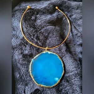 This stunning blue agate statement necklace